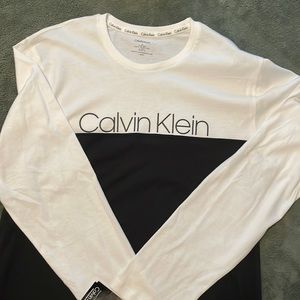Calvin Klein long sleeve men’s tea size medium
